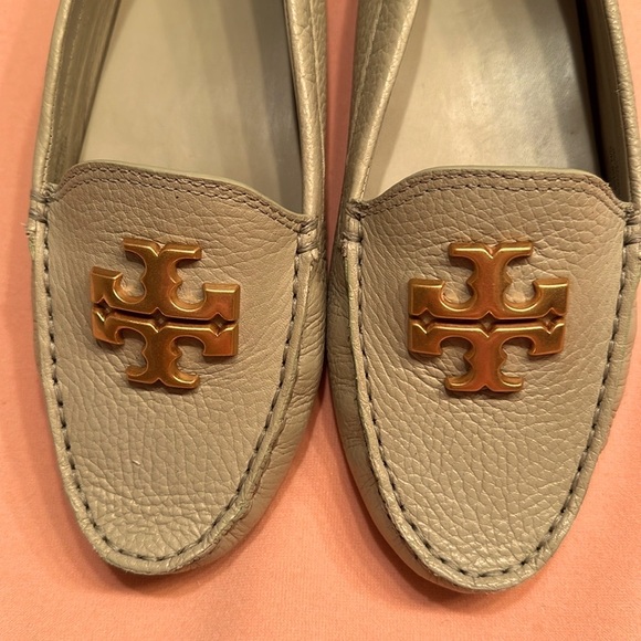 Tory Burch Shoes - New Tory Burch Everly Pebble Leather Gold Logo Driver Loafer Shoes. Size 7.5